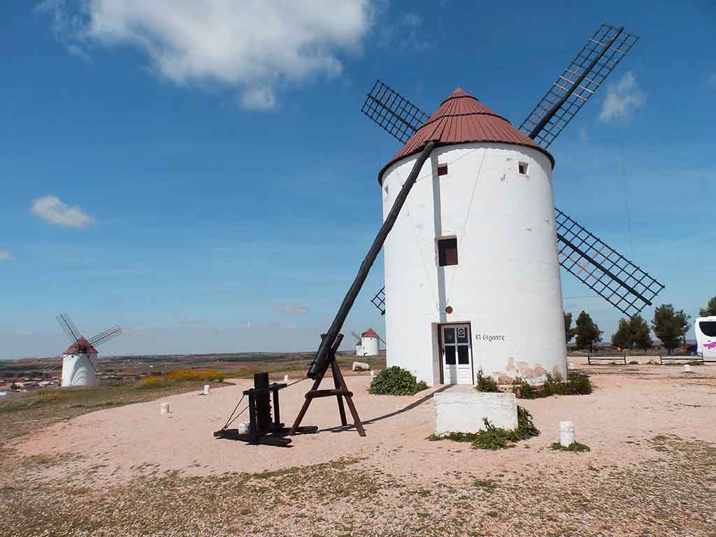 Ruta del Quijote Molinos de Viento en Mota